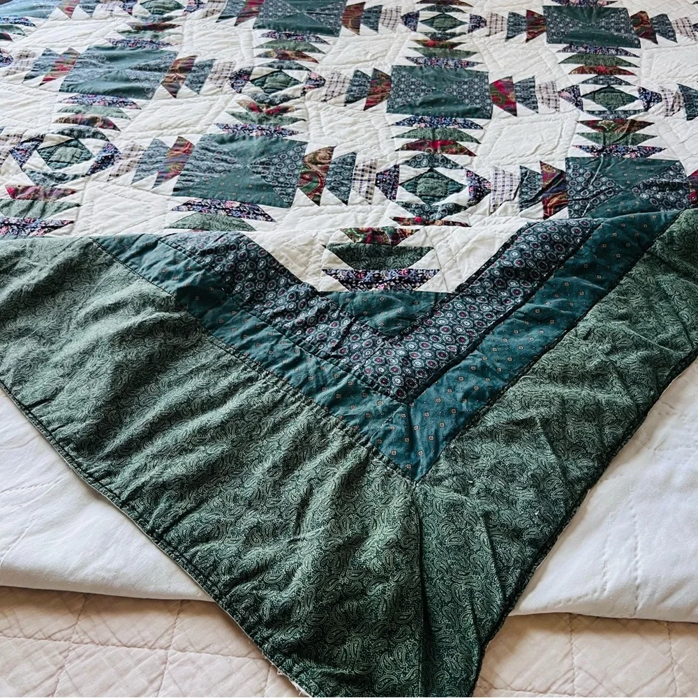 Vintage Pineapple Pattern Cotton Quilt – 100” x 90” Queen/King.